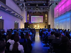 PhD student Marcel Juengling from the MPI for Brain Research presented an engaging flash talk at “Frankfurt hat Hirn - live!”