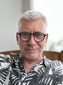 Gilles Laurent wird mit dem 2025 Karl Spencer Lashley Award geehrt.