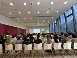 Bei der Zertifikatsverleihung am 25. Juli, präsentierten die Max Planck Junior Scholars ihre Forschungsergebnisse vor Mentor*innen, Familien, Lehrkräften und der MPI für Hirnforschung Community.